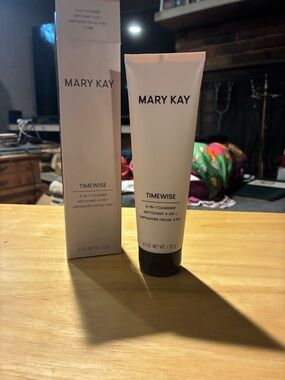 Mary Kay TimeWise 4-in-1 Cleanser - Pale Pink Tube with Black Cap